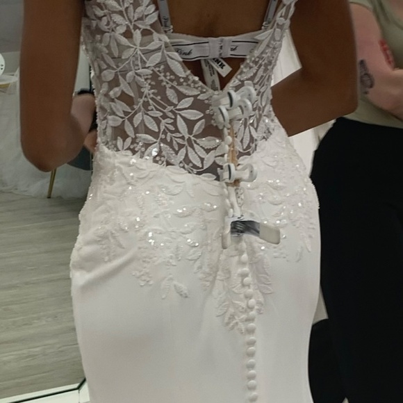 Brand new fit and flare Wedding dress - Picture 5 of 7